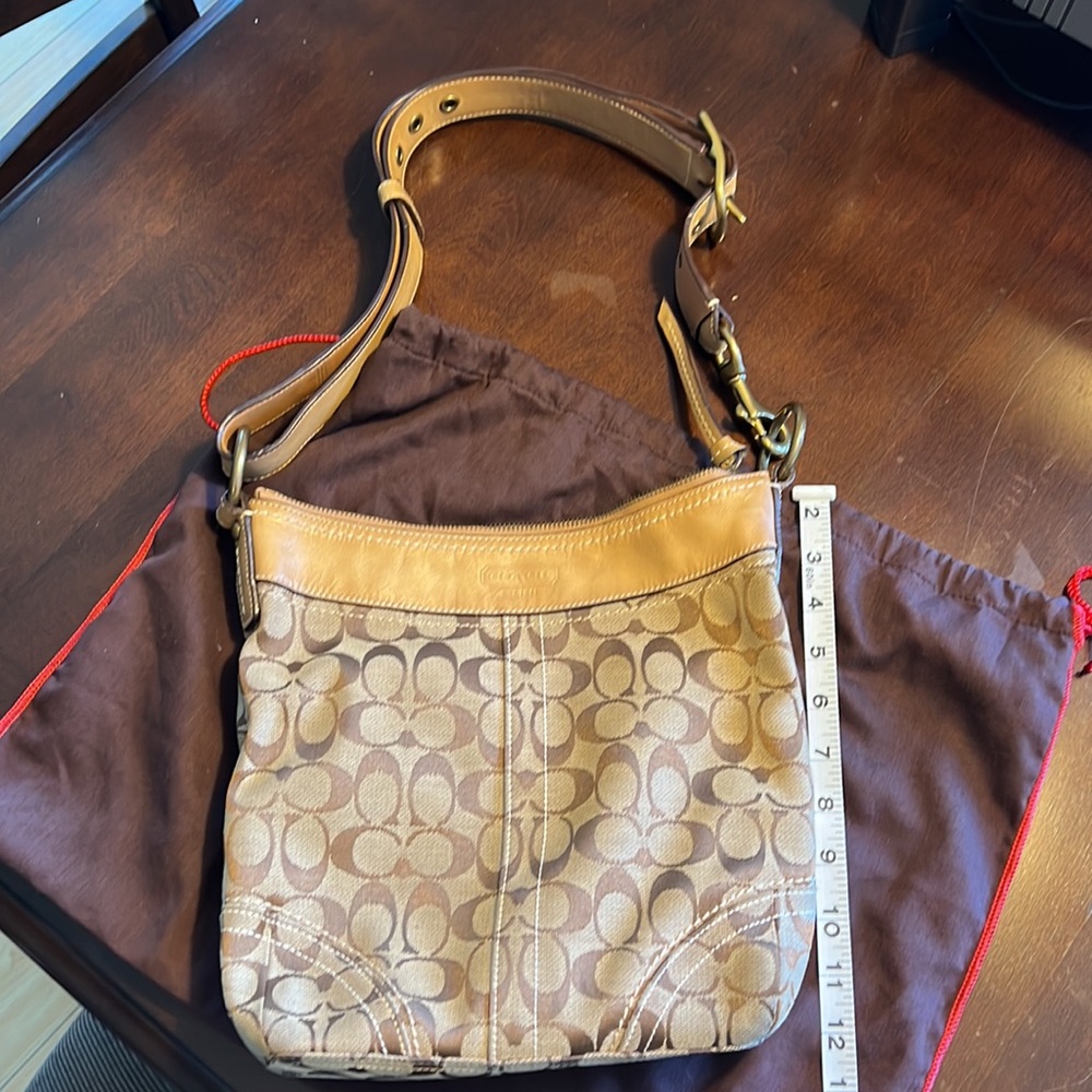 Coach purse - Picture 4 of 4
